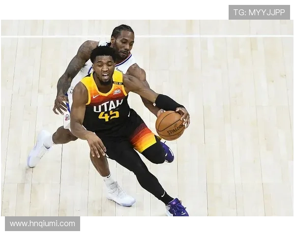 爵士半场三分火力全开命中十二记远投狂轰快船领先三十一分